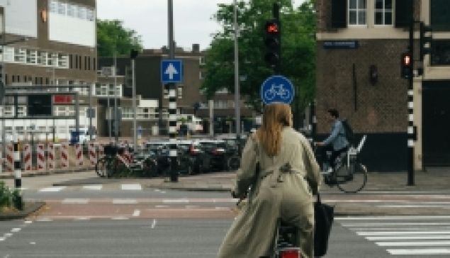 Que risque-t-on à percuter un cycliste qui grille un feu rouge ?