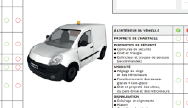Je vérifie la camionnette avant de prendre le volant