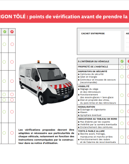 Je vérifie le fourgon tôlé avant de prendre le volant